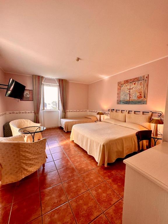 Family Room: the pink room with a double and a single bed, armchairs and a window onto the hills.